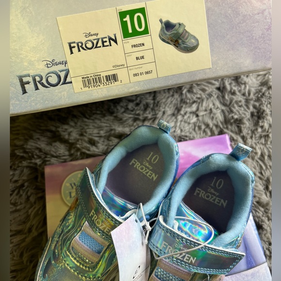 Disney Frozen Light Up Shoes - Picture 2 of 3